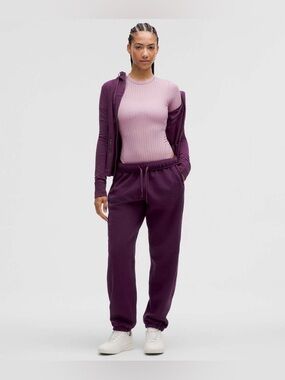 Lululemon Scuba Mid-Rise Oversized Jogger in College Purple size XS